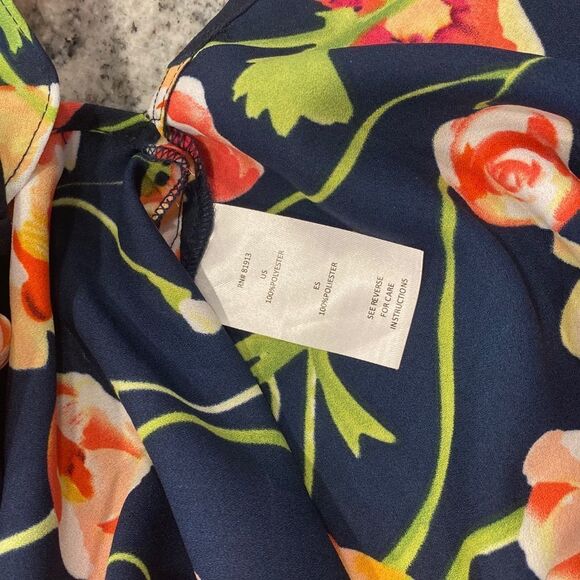 C&E Small Floral Short Flutter Sleeve V Neck Dressy Blouse Summer Office Event - Picture 5 of 7